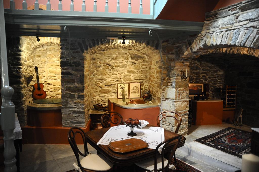 Hotel Arhontiko Ermoupolis Zimmer foto
